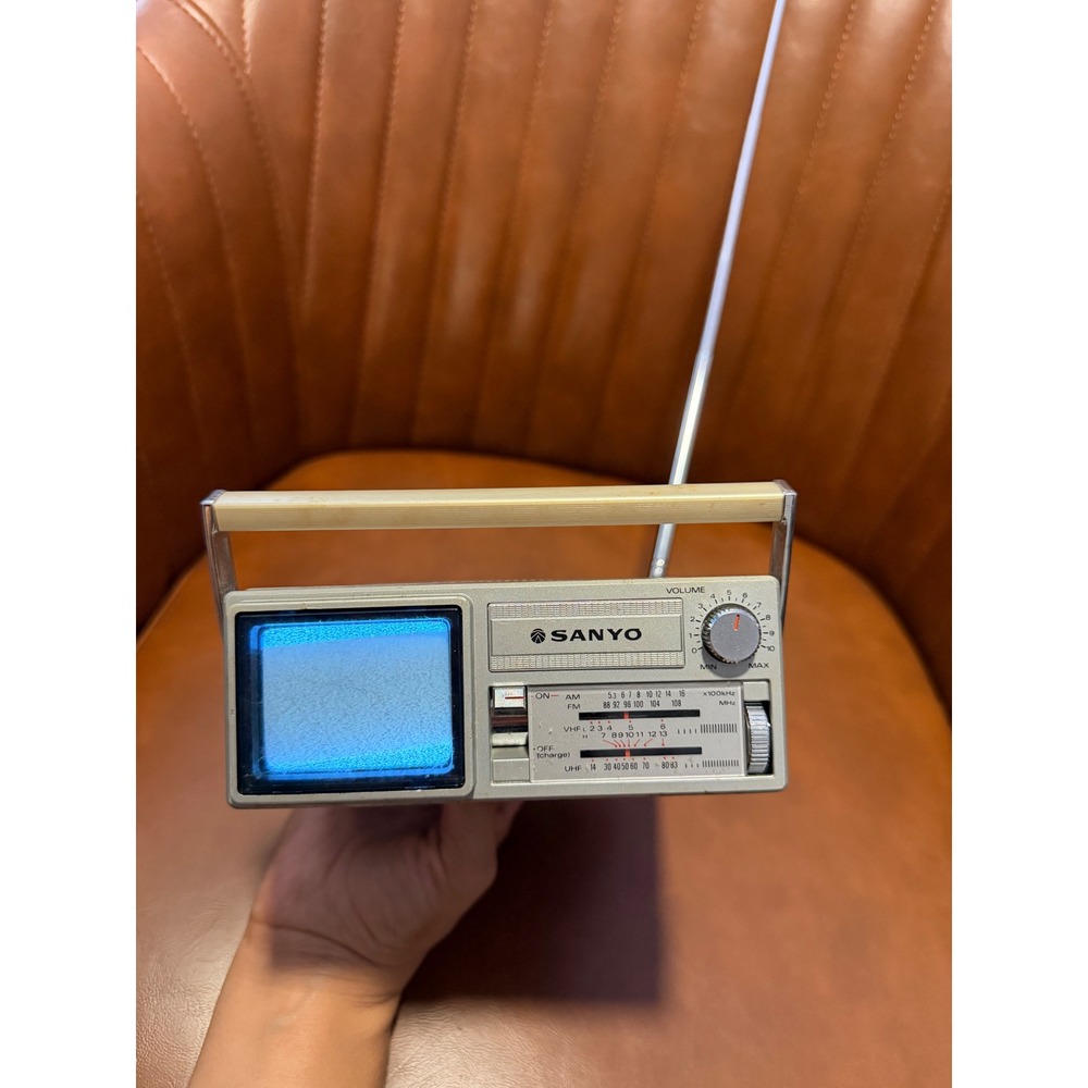 Vintage Sanyo TPM 2000 Portable TV Radio Unisex OS Silver Fair